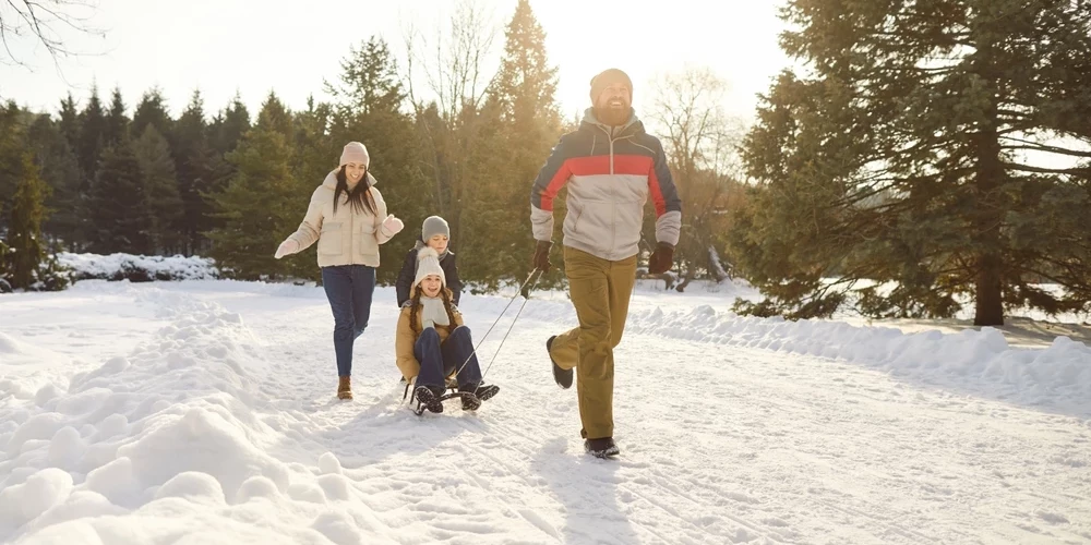 Физическая активность, пребывание на свежем воздухе, качественный сон и организация распорядка дня - вот основные шаги в борьбе со стрессом. 