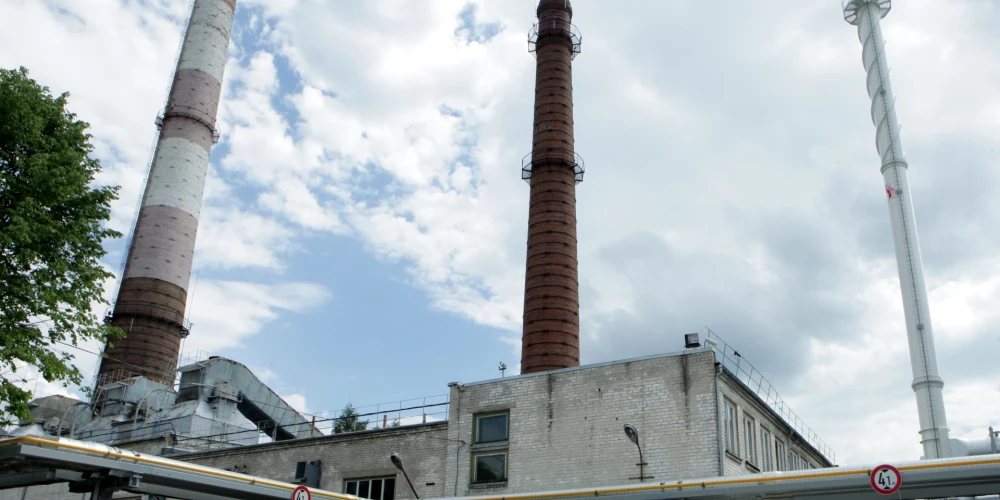 Divas biedrības aicina Rīgā apturēt katlumājas būvniecības ieceri Krustpils ielā. 