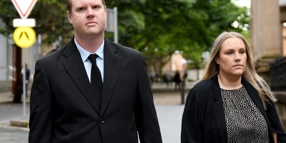 Apsūdzētais vecākais konstebls Kristians Vaits ierodas Sidnejas tiesā