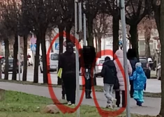 Jelgavā bērnam virsjakas kabatā iemesta aizdedzināta petarde: policija meklē uzbrucējus