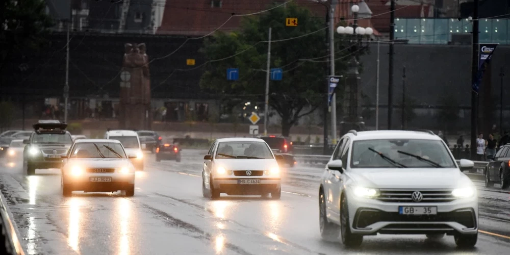 Saeimas deputāti strādās pie jautājuma par OCTA obligātumu visiem reģistrētiem transportlīdzekļiem. 