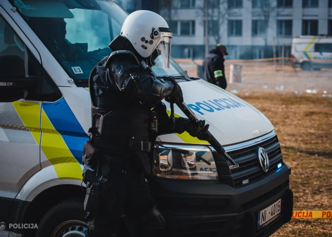 Izkrāpti 300 miljoni! Eiropā noķerta rūdītu noziedznieku banda - daudzi aizturētie arī Latvijā