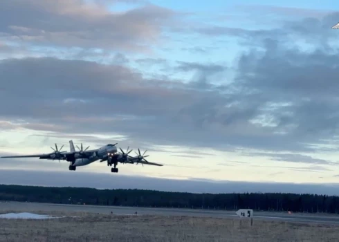 Trešdienas vakarā ienaidnieks palaida bezpilota lidaparātus, bet tuvāk rītam debesīs pacēlās septiņi stratēģiskie bumbvedēji Tu-95MS, no kuriem tika palaistas spārnotās raķetes. 