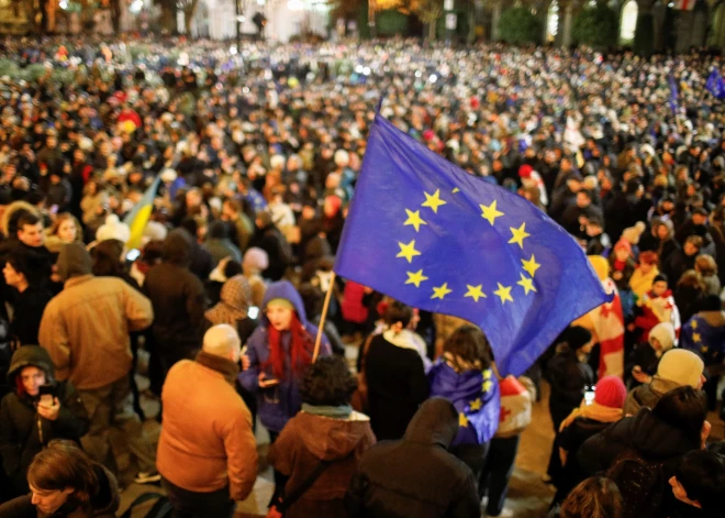 VIDEO: Gruzijā notiek protesti pret premjera lēmumu atlikt  iestāšanās sarunas ar ES līdz 2028. gadam