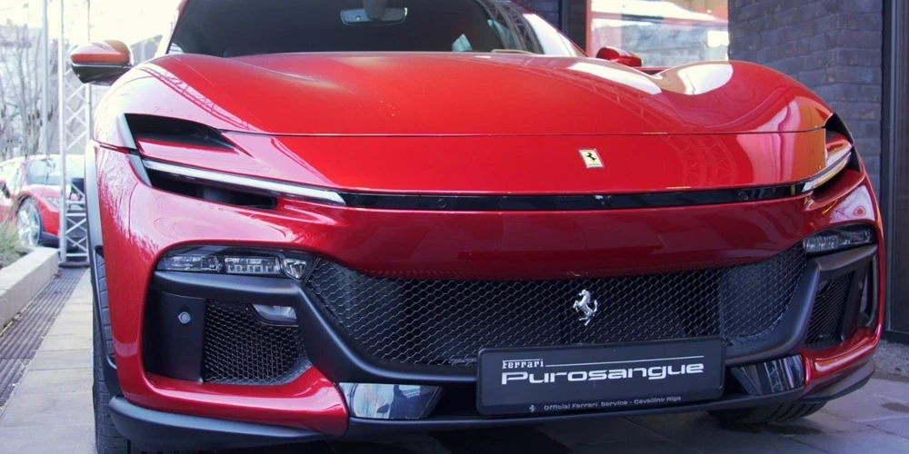 Par godu "Cavallino Riga" atklāšanai no Itālijas tika atgādāti vairāki ekskluzīvi "Ferrari" spēkrati.