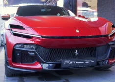 Par godu "Cavallino Riga" atklāšanai no Itālijas tika atgādāti vairāki ekskluzīvi "Ferrari" spēkrati.