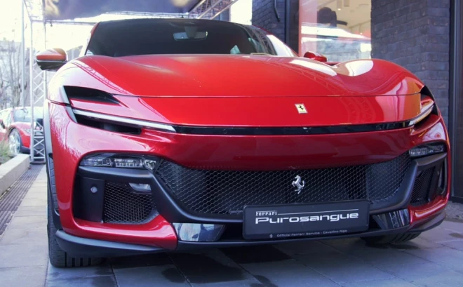 Par godu "Cavallino Riga" atklāšanai no Itālijas tika atgādāti vairāki ekskluzīvi "Ferrari" spēkrati.