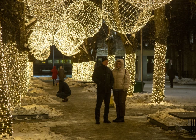 Latvijas pašvaldības rada Ziemassvētku brīnumu! Cik tas maksā?