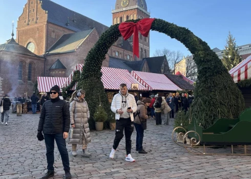 Piektdien Doma laukumā atvērts Ziemassvētku tirdziņš.