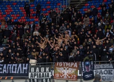 Daļa PAOK fanu, neraugoties uz drēgnajiem laikapstākļiem savu komandu atbalstīja puspliki.