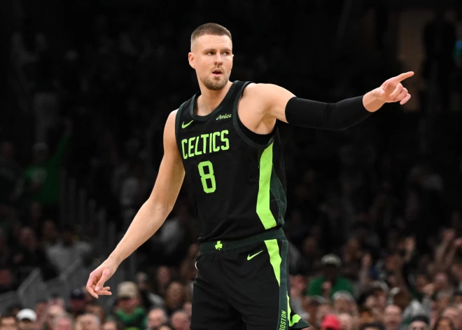 Bostonas "Celtics" līdzjutēji pamanījuši, ka Kristaps Porziņģis esot mākslīgi uzlabojis savu izskatu