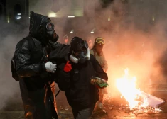 Demonstranti Tbilisi pret valdības lēmumu apturēt ES iestāšanās sarunas