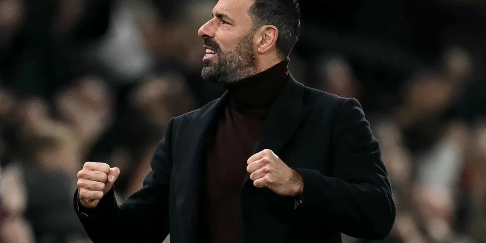 Mančestras "United" leģenda Rūds van Nistelrojs isu brīdi bija kluba pagaidu galvenais treneris.