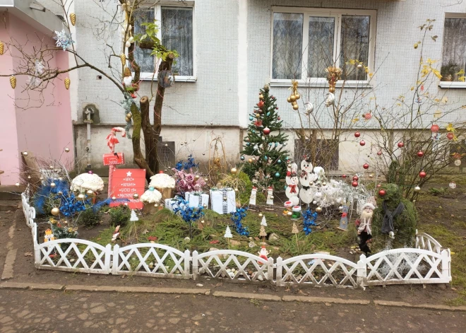 “Tāds košums pelēkajā Imantā!” - mikrorajona iedzīvotājus pārsteidz skats Slokas ielas pagalmā. FOTO