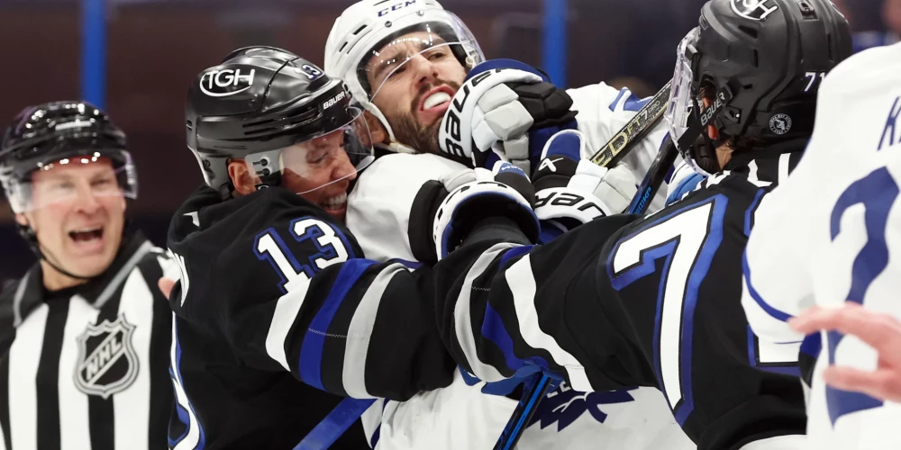 "Lightning" mājās ar rezultātu 3:5 (0:1, 0:3, 3:1) atzina Toronto "Maple Leafs" pārākumu.