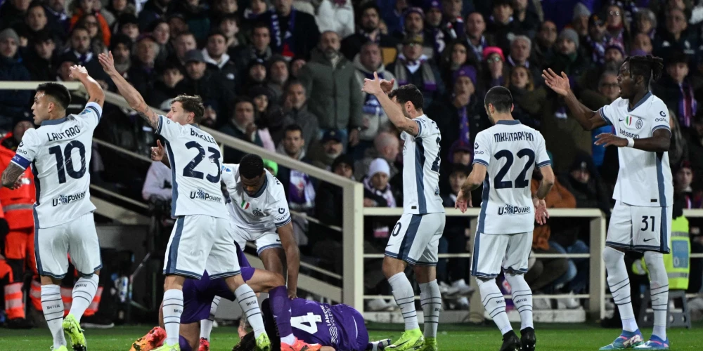 Pēc Florences "Fiorentina" pussarga Edoardo Boves saļimšanas laukumā svētdien tika pārtraukta Itālijas futbola A sērijas 14.kārtas spēle.