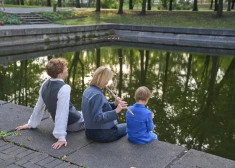 Režisore un raidījumu vadītāja Marta Selecka uzskata, ka Dziesmu un deju svētki ir viens no veidiem, kā mēs definējam savu piederību Latvijai. 