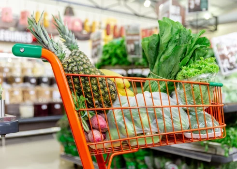 Jau šobrīd patērētājs, sekojot līdzi piedāvājumam, var izvēlēties ikdienas produktus ar mazāku uzcenojumu un par pieejamu cenu.