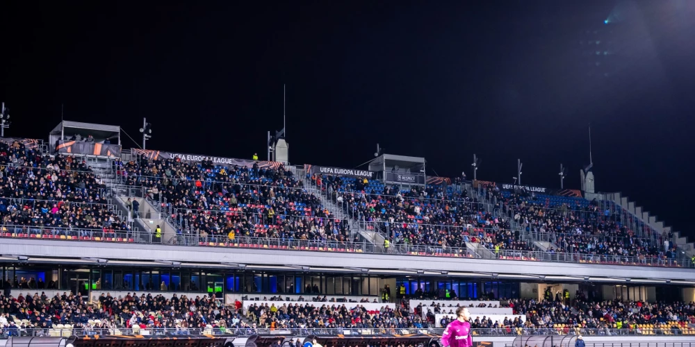 Daugavas stadiona tribīnes UEFA Eiropas līgas laikā.