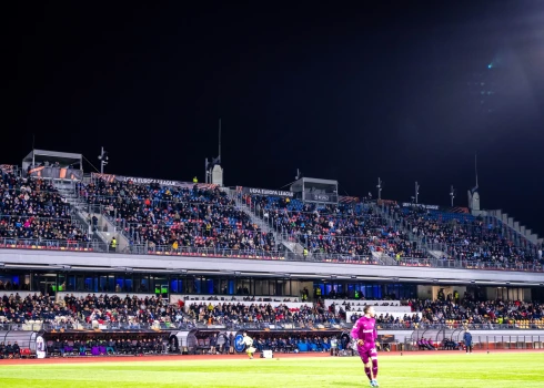 Daugavas stadiona tribīnes UEFA Eiropas līgas laikā.