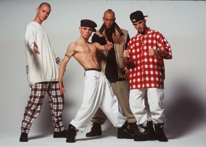 Kā "East 17" no topu virsotnēm nonāca līdz bezpajumtniekiem? 30 gadi pēc hita "Stay Another Day" izdošanas