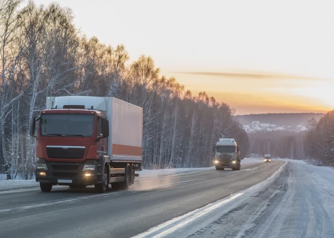 No 1. janvāra daļai transportlīdzekļu tiks palielinātas autoceļu nodevas, ar kurām plāno "iekasēt" 25 miljonus eiro