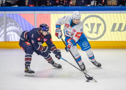 Cīrihes "Lions" bez savainotā Rūdolfa Balcera sastāvā pārspēja Berlīnes "Eisbaren".