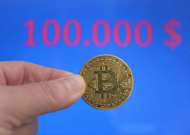 "Bitcoin" vērtība pirmoreiz pārsniedz 100 000 ASV dolāru