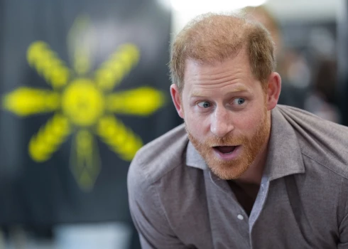 Princis Harijs "Invictus Games" pasākumā skolā Vankūverā 2024. gada 18. novembrī.