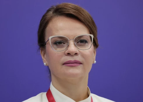 Krievijas Federācijas aizsardzības ministra vietniece -  valsts sekretāre Anna Civiļova.