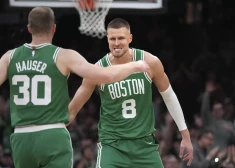 Porziņģis izbauda "Celtics" fanus un slavē komandas rezervistus