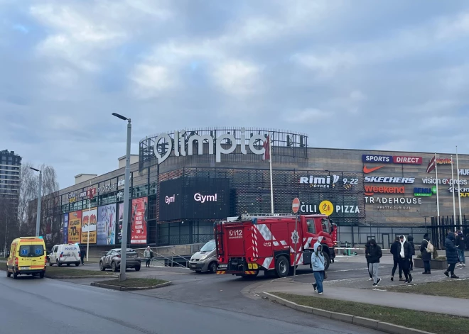 No tirdzniecības centra "Olimpia" evakuēti apmeklētāji