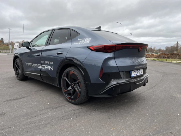 "Cupra Tavascan".