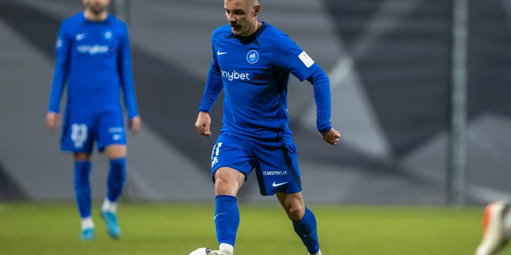 Latvijas futbola izlases un RFS malējais aizsargs Roberts Savaļnieks.