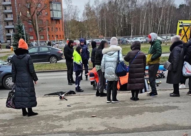 В Иманте на пешеходном переходе сбили самокатчика - кто виноват?