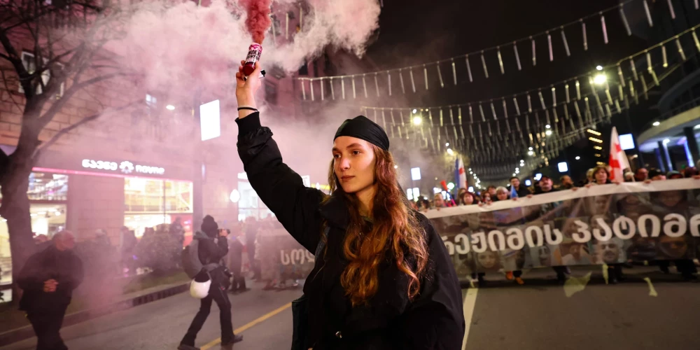 Gruziju pārņēmuši protesti, kopš valdošā partija "Gruzijas sapnis" paziņoja, ka ir uzvarējusi 26.oktobra vēlēšanās.