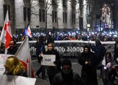 Gruzijā līdzās protestiem pret valdības atteikšanos no ceļa uz ES kritizē arī vardarbību pret žurnālistiem. 