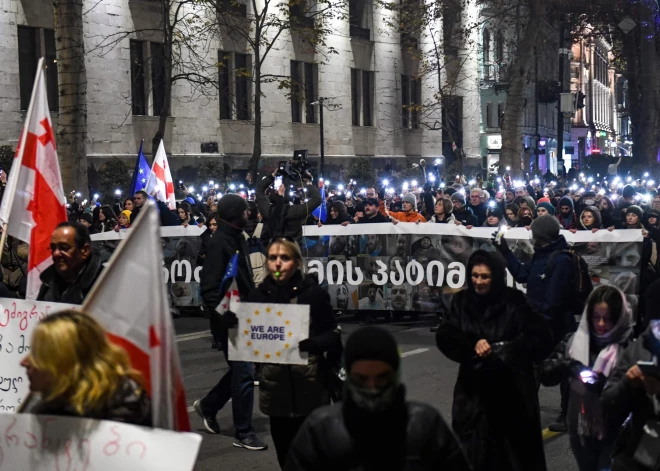 Gruzijā turpinās protesti – kritizē arī vardarbību pret žurnālistiem