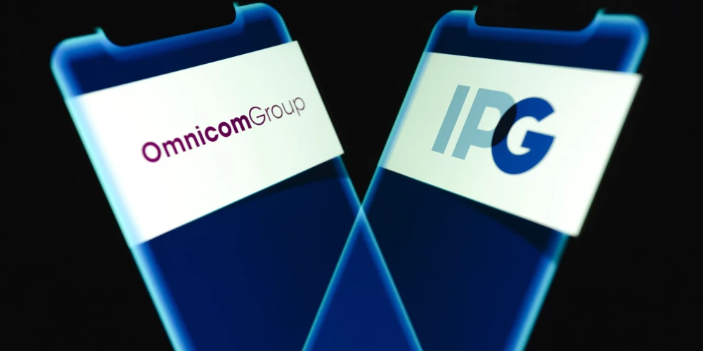 "Omnicom" un "Interpublic Group" logotipi viedtālrunī