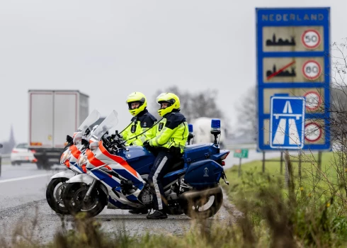 Nīderlande atjaunojusi robežkontroli uz robežas ar Vāciju un Beļģiju