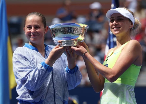 Aļona Ostapenko un Ludmila Kičenoka pēc triumfa "US Open".