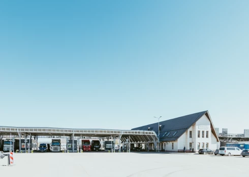 VAS “Valsts nekustamie īpašumi” (VNĪ) turpina iepriekš uzsākto kontroles dienestu infrastruktūras modernizāciju trīs robežšķērsošanas (RŠV) vietās – RŠV “Pāternieki”, RŠV “Terehova” un RŠV “Grebņeva”.