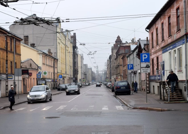 Rīgas centrā nakts laikā veiks remontdarbus; iedzīvotājus aicina būt saprotošiem