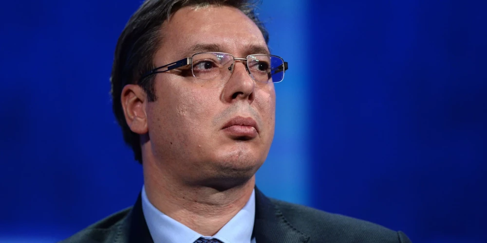 Vučiča kritiķi salīdzinājuši viņu ar Asadu un citiem diktatoriem, prognozējot, ka arī viņš varētu mēģināt aizbēgt no valsts, ja zaudētu varu protestu rezultātā.