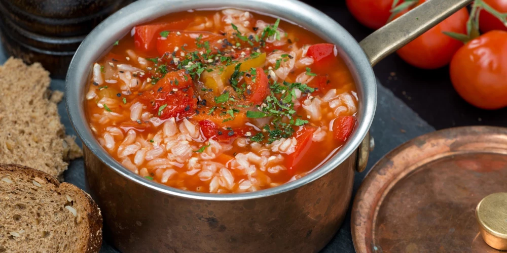 Asā dārzeņu zupa ar rīsiem