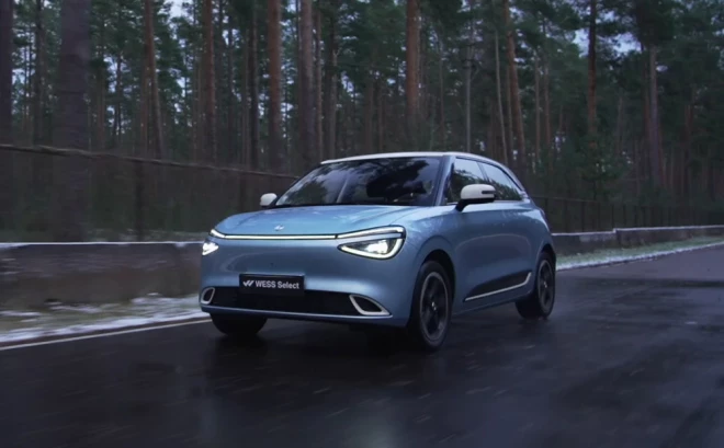Dongfeng Box ir tikai 4 metrus garš, taču tam ir četras durvis un tikpat daudz pilnvērtīgu sēdvietu.