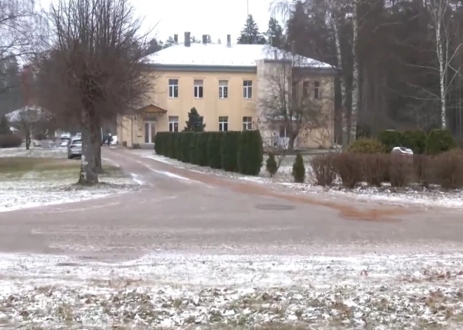 ВИДЕО: трагедия в Седе - грузовик наехал на пожилого мужчину, двигаясь задним ходом