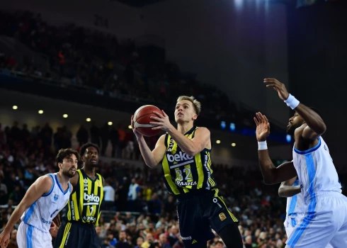 Artūrs Žagars spēlē pret Ankaras "Turk Telekom".