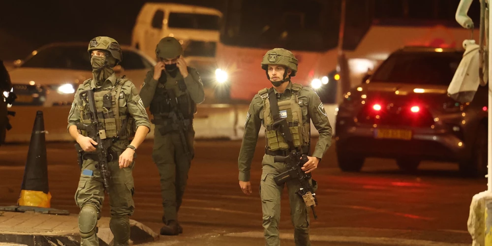 Izraēla sāk karavīru atvilkšanu no Libānas. 