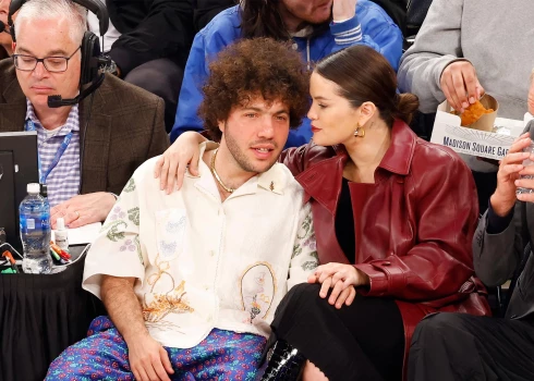 Pāris ir kopā vairāk nekā gadu.